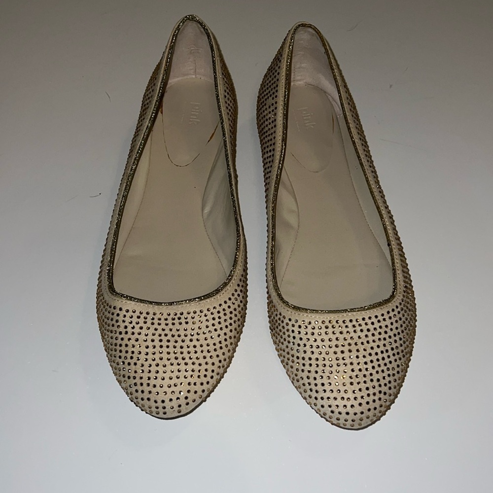 Beautiful detail, like new crystal beaded shoes size 9.  Purchased for wedding.